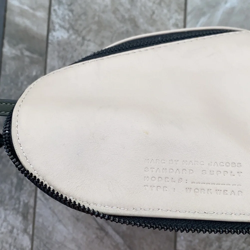 Marc Jacobs REVERSIBLE leather Crossbody / Creme /Hunter Green, GOAT leather